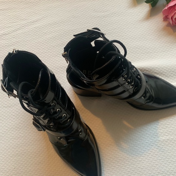 BETTS Black Ankle Boots 2 Buckles Zip-up 6.5 cm Heel Sz 8 Faux Patent & Laces - Picture 7 of 12